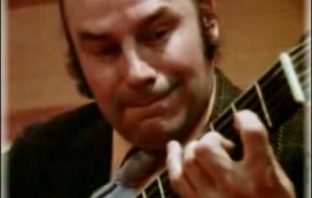 Julian Bream plays Etude No. 11 by Villa-Lobos