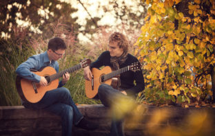 Altius Guitar Duo Play Tedesco