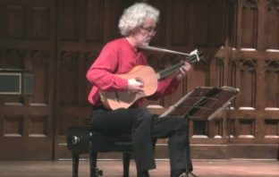 Eduardo Egüez plays Jácaras by Santiago de Murcia