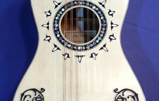 An overview of the six-course guitar by Clive Titmuss