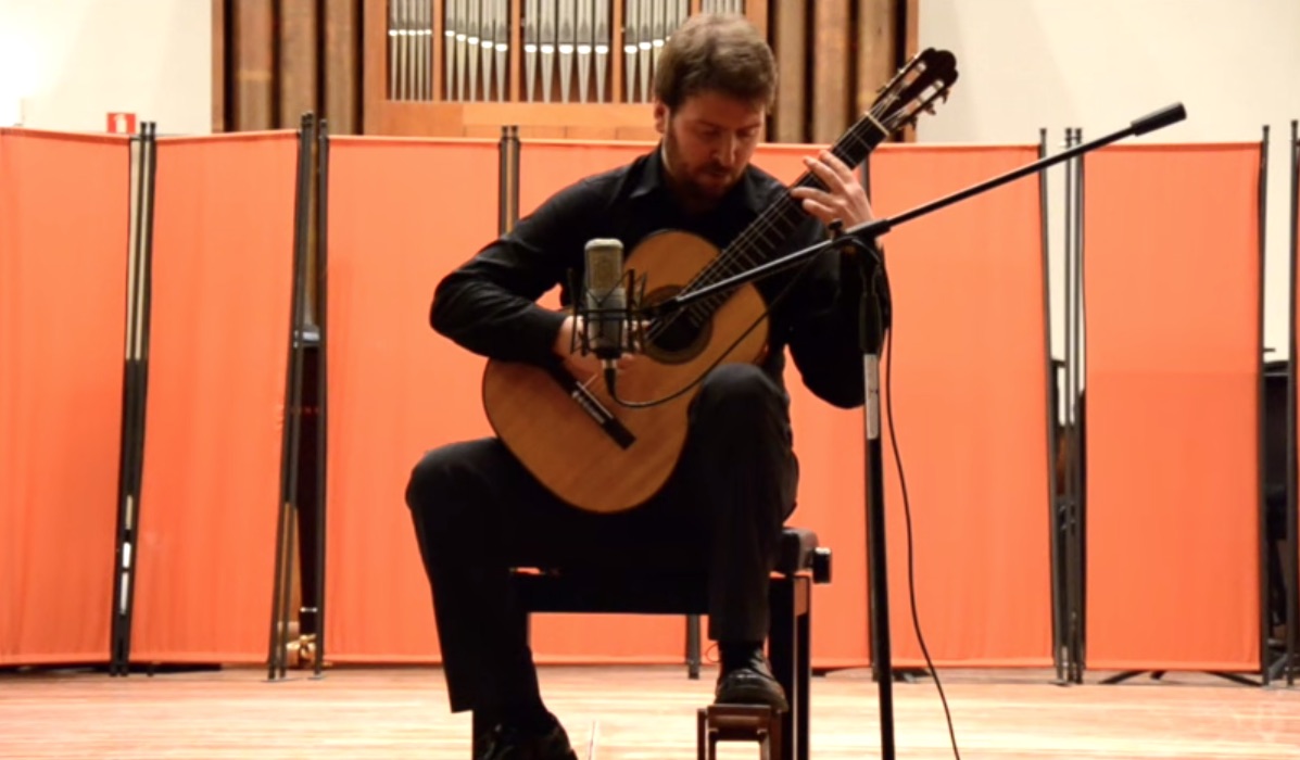 Jérôme Ducharme plays Takemitsu This is Classical Guitar