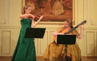 Duo Luminoso Plays Paganini