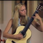 Julia Trintschuk, guitar