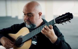 Scott Tennant plays Scarlatti Sonata K. 322