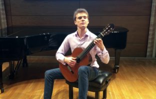 Emmanuel Sowicz plays Bourrée & Double, BWV1002 by Bach