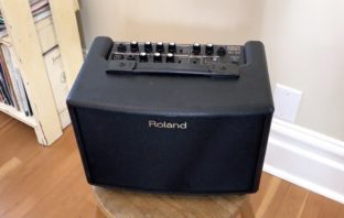 Classical Guitar Amp: Roland AC-33 Acoustic Chorus