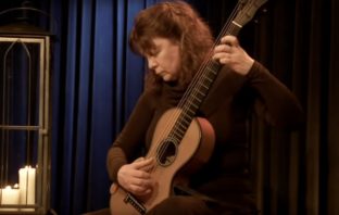 Raphaella Smits plays Bach