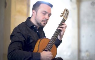 Drew Henderson plays Lob der Tränen by Schubert