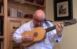Daniel Shoskes Plays Valderrábano on Vihuela