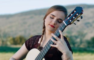 Karmen Štendler plays Divagazioni by Decorti