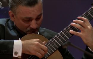 Artyom Dervoed Plays La Campanella by Paganini