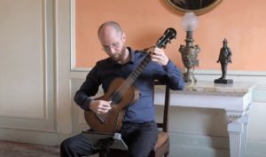 Marcello Fantoni performs La Clochette Op.325 by Carulli.