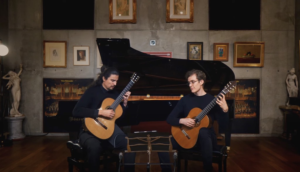 Sowicz and Dragos Ilie perform Água e Vinho by Egberto Gismonti (b.1947).